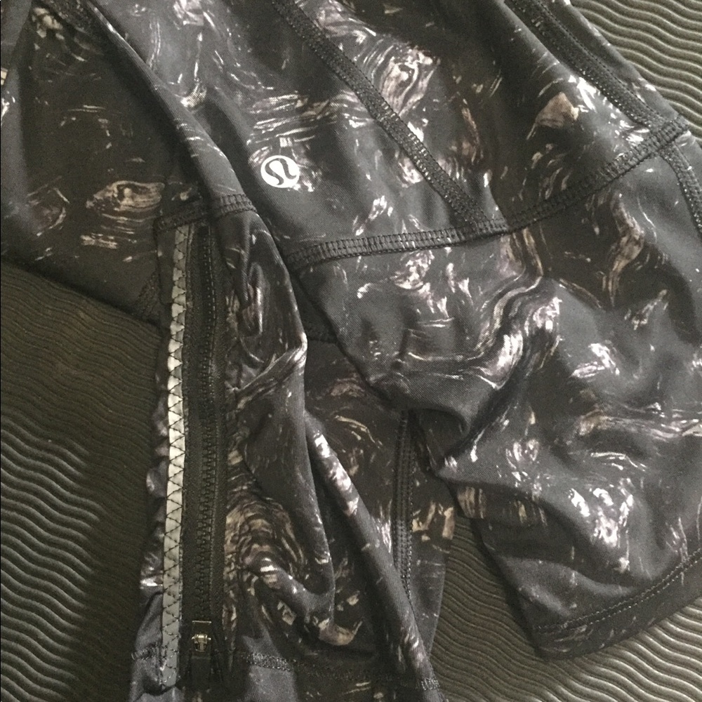 Lululemon sz 6 EUC crops